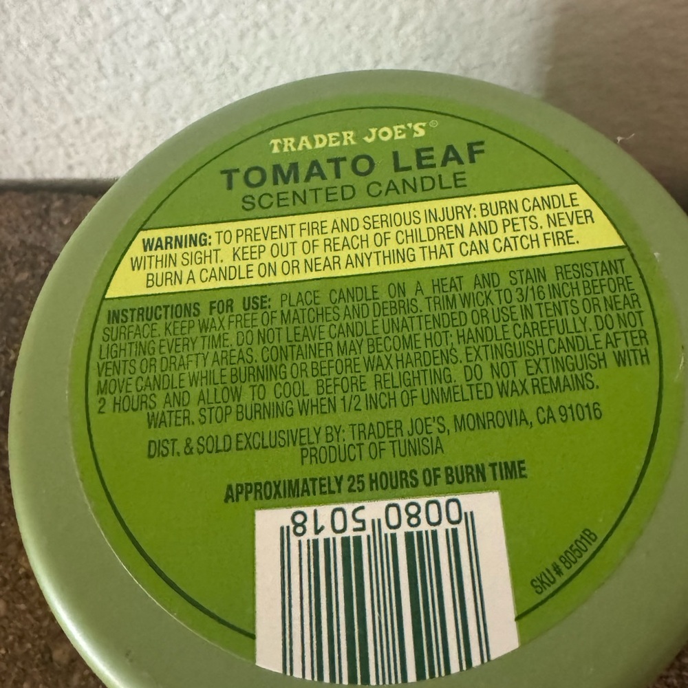 Trader Joe's Tomato Leaf Scented Candle - 2026 Edition - Picture 3 of 4